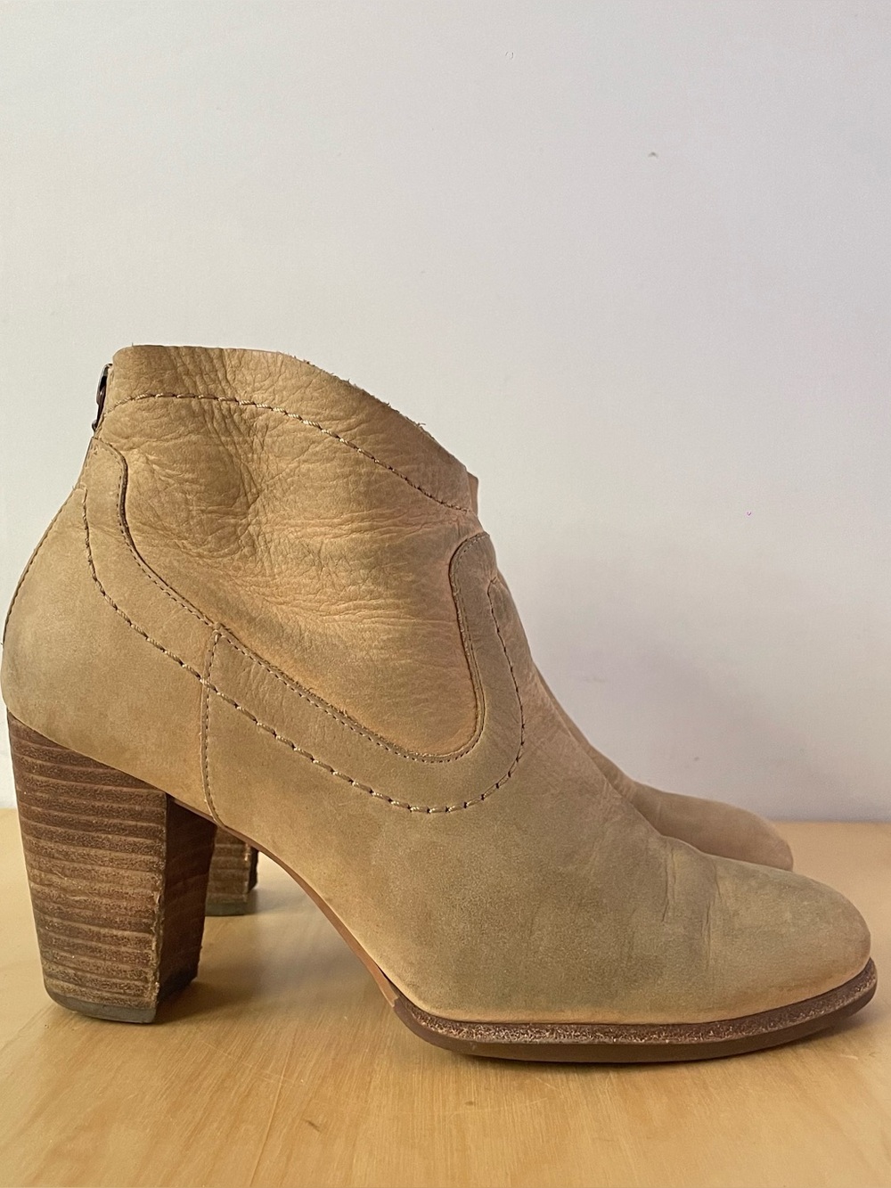 UGG Australia Charlotte Tan Nubuck Ankle Boots | US 8